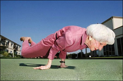 老年人也可做瑜伽放松