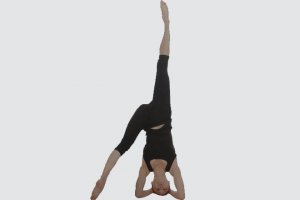 瑜伽体式-侧单腿倒立式