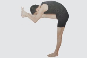 瑜伽体式-单腿站立头触膝第二式