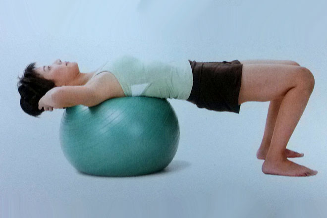 瘦臀瑜伽-瑜伽球桌子姿势