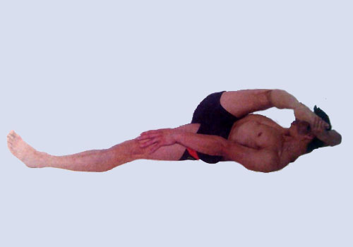 瑜伽体式-卧手抓脚趾腿伸展式变