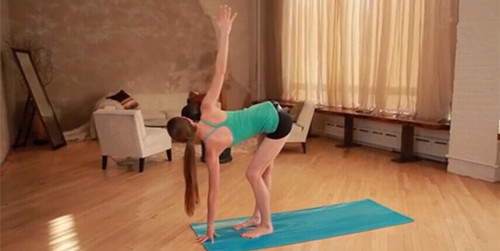 4分钟瑜伽快速缓解女士们肩膀疼痛