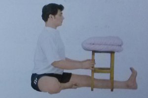 瑜伽祛病-头碰膝前屈伸展坐
