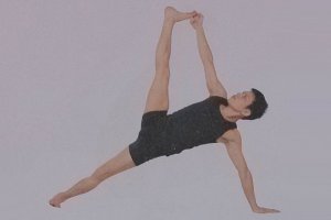 瑜伽体式-手抓脚侧板式