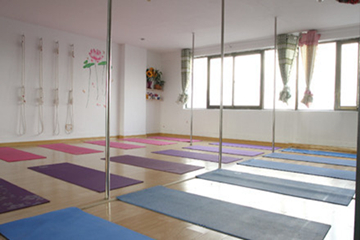 青岛瑜伽苑瑜伽会所