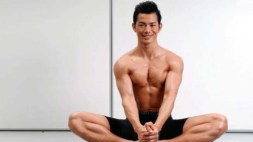 瑜伽结合力量训练的全新健身模式