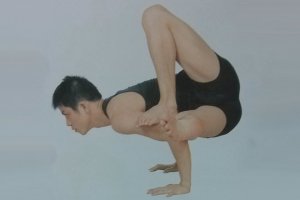 瑜伽体式-瑜伽拐杖式