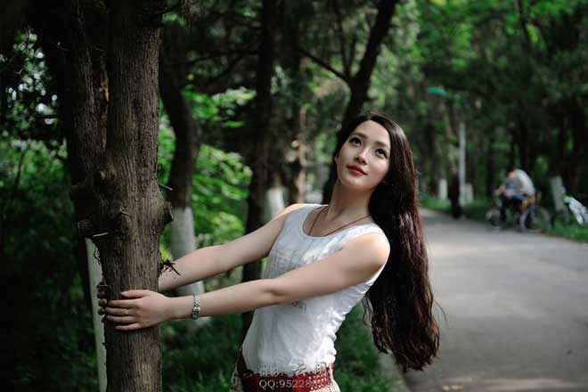 消除双下巴和脸颊下垂的脸部瑜伽