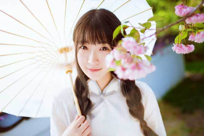 瑜伽动作拉伸脊柱，助你瞬间长高