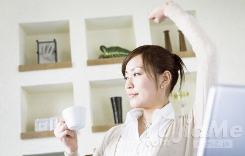 边工作、边瑜伽——席卷全球的Office健身潮