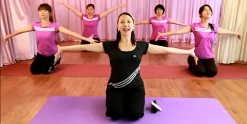 <font color='red'>唐幼馨</font>减肥瑜伽之消水肿助减肥